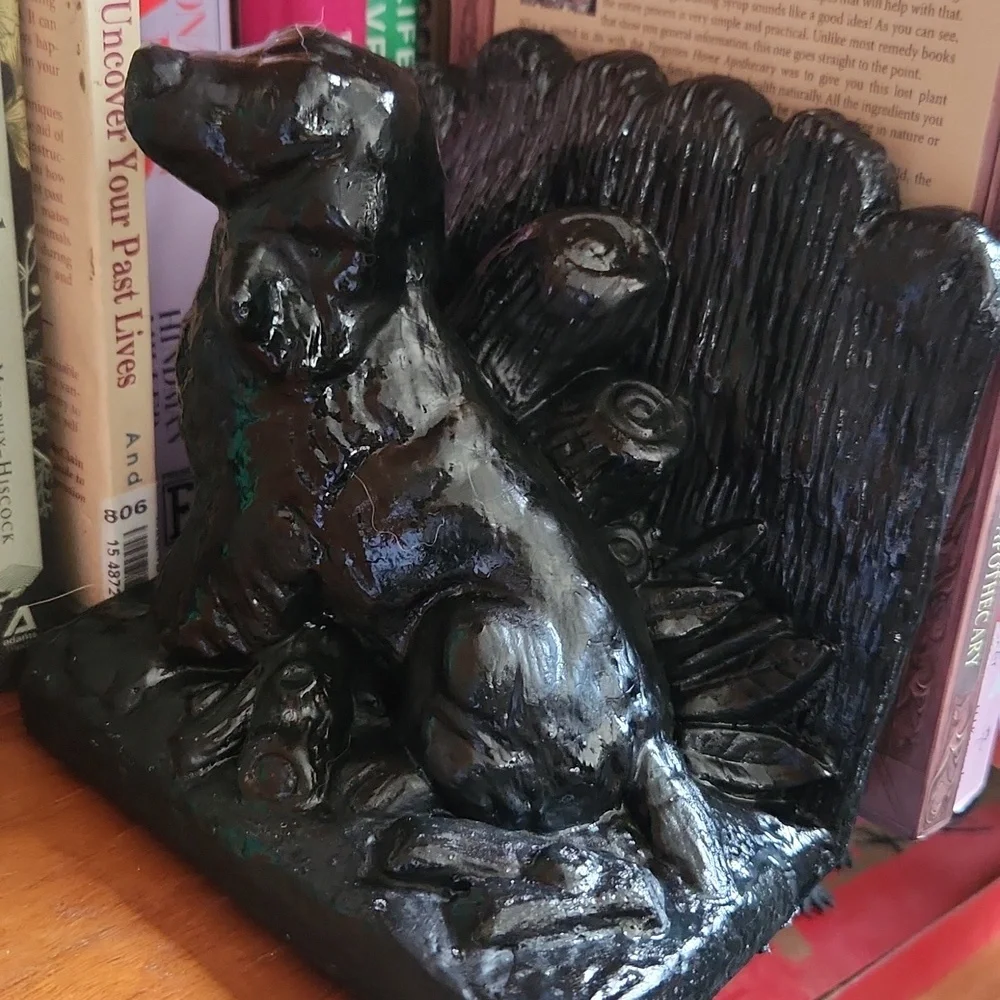 1970s Mold Black Bookends with Dog Design - Picture 4 of 5